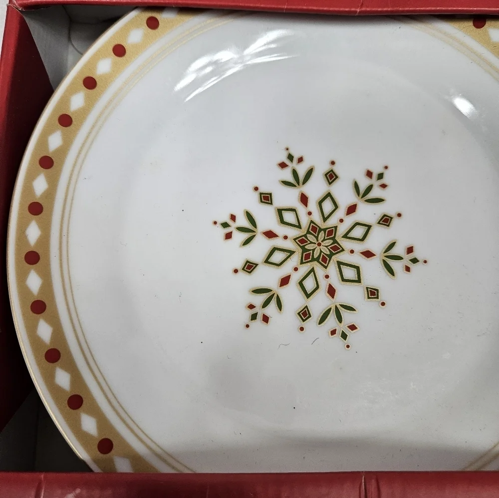 NWT Pier One Holiday White & Gold Snowflake 7.5